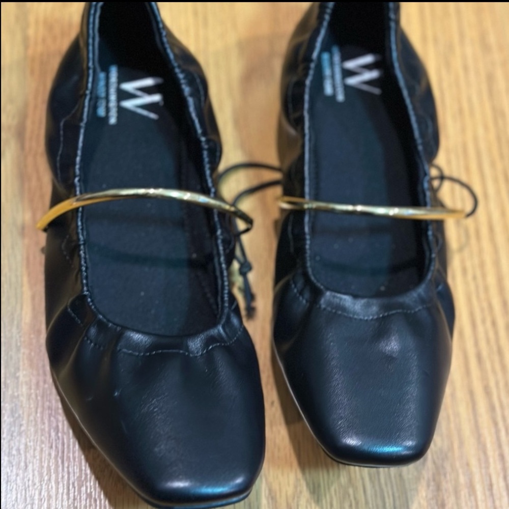 Black with gold details flats size 71/2